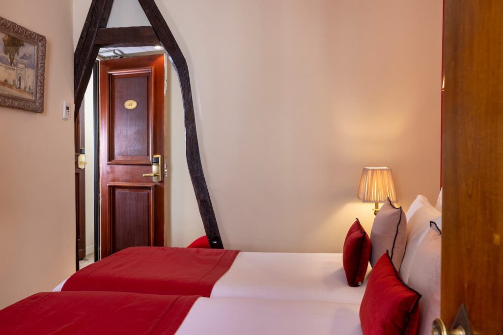 hotel near notre dame cathedral - twin room with two beds at the hotel des marronniers