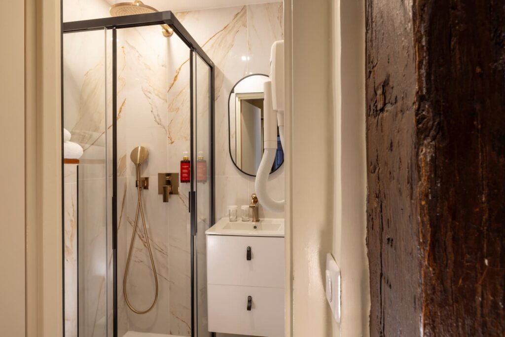 bathroom king size room Paris with marble and shower
