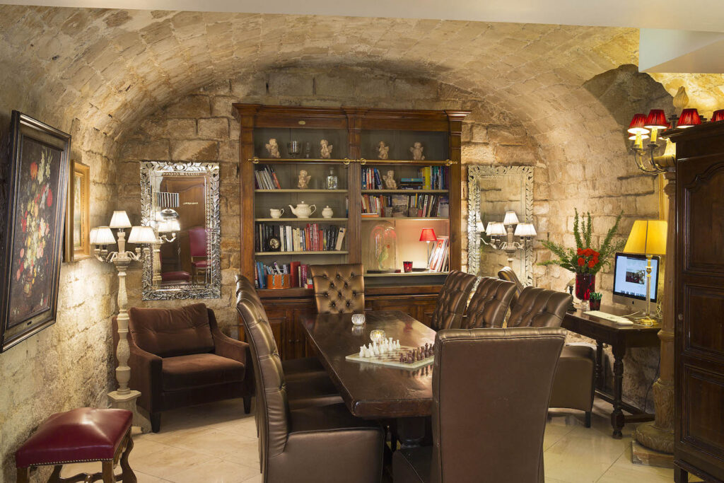 library with large table, chairs and vaulted roof - paris hotel 6th arrondissement hotel des marronniers