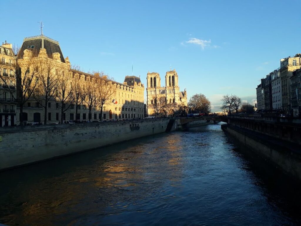 hotel near notre dame cathedral - seine river and the Notre Dame cathedral in the evening