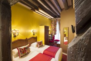 Chambre à deux lits à l'Hôtel des Marronniers Paris 6 - meilleur tarif disponible
