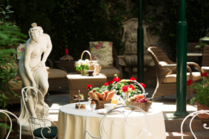 garden and table with breakfast at Hotel des Marronniers in Paris 6 - best rate BB