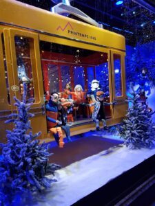 Passer Noël à Paris et à l'Hôtel des Marronniers Paris 6 : vitrines des grands magasins